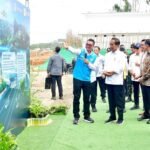 Presiden Joko Widodo melakukan peletakan batu pertama atau groundbreaking PLN HUB di Kawasan Ibu Kota Nusantara (IKN), Kabupaten Penajam Paser Utara, Provinsi Kalimantan Timur, pada Rabu, 5 Juni 2024. Foto: BPMI Setpres/Rusman