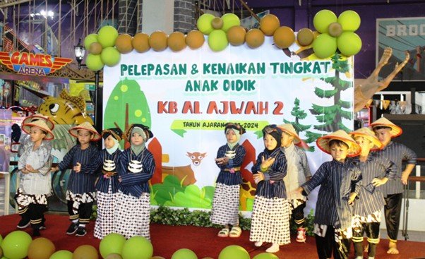 Wisuda dan Pelepasan Kelompok Bermain Al Ajwah 2 Balikpapan