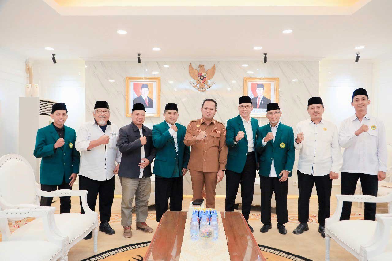 Gubernur Kalimantan Timur, Dr. H. Rudy Mas’ud, menerima audiensi pengurus DPW Lembaga Dakwah Islam Indonesia (LDII) Kalimantan Timur di Aula Lantai II Kantor Gubernur, Senin (7/6/2025). Foto: LINES