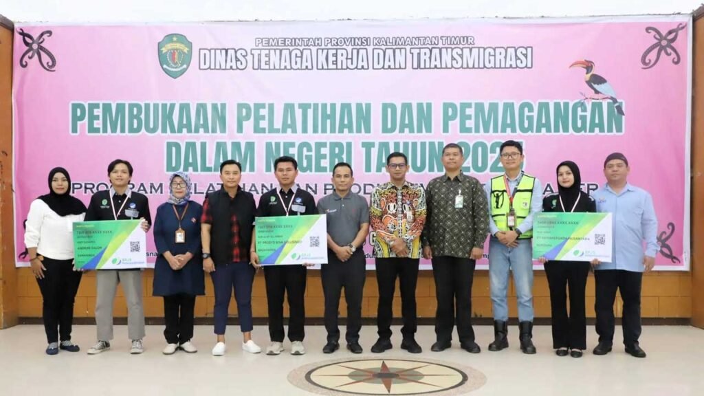 Disnakertrans Kaltim Latih 352 Pencari Kerja, Siapkan SDM Unggul Hadapi Tantangan Global