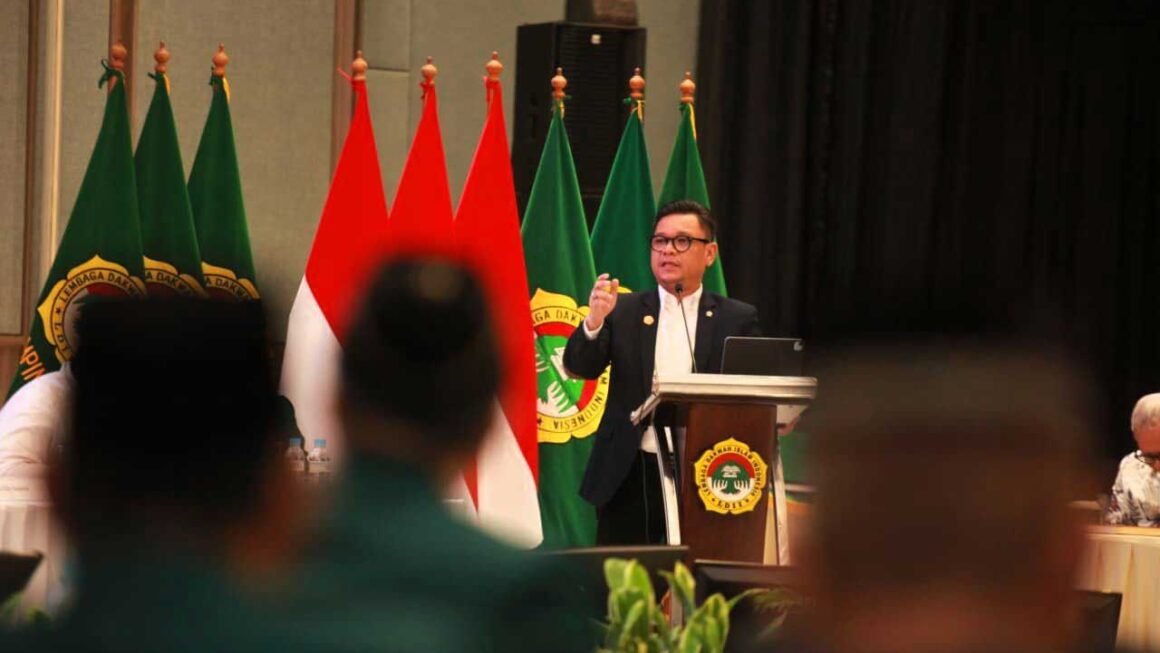 Gubernur Lembaga Ketahanan Nasional (Lemhannas) RI, TB. Ace Hasan Syadzily, menjadi pembicara utama dalam Sekolah Virtual Kebangsaan (SVK) yang diselenggarakan oleh DPP LDII di Minhajurosyidin, Jakarta, pada Sabtu (23/8/2025). Foto: LINES
