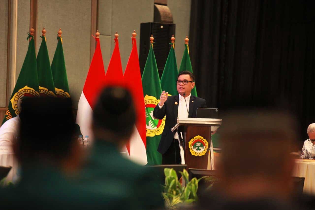 Gubernur Lembaga Ketahanan Nasional (Lemhannas) RI, TB. Ace Hasan Syadzily, menjadi pembicara utama dalam Sekolah Virtual Kebangsaan (SVK) yang diselenggarakan oleh DPP LDII di Minhajurosyidin, Jakarta, pada Sabtu (23/8/2025). Foto: LINES